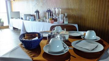 Free daily continental breakfast