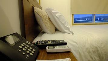 Chambre Classique Double ou avec lits jumeaux, 1 chambre, salle de bains privée | Literie de qualité supérieure, bureau, fer et planche à repasser