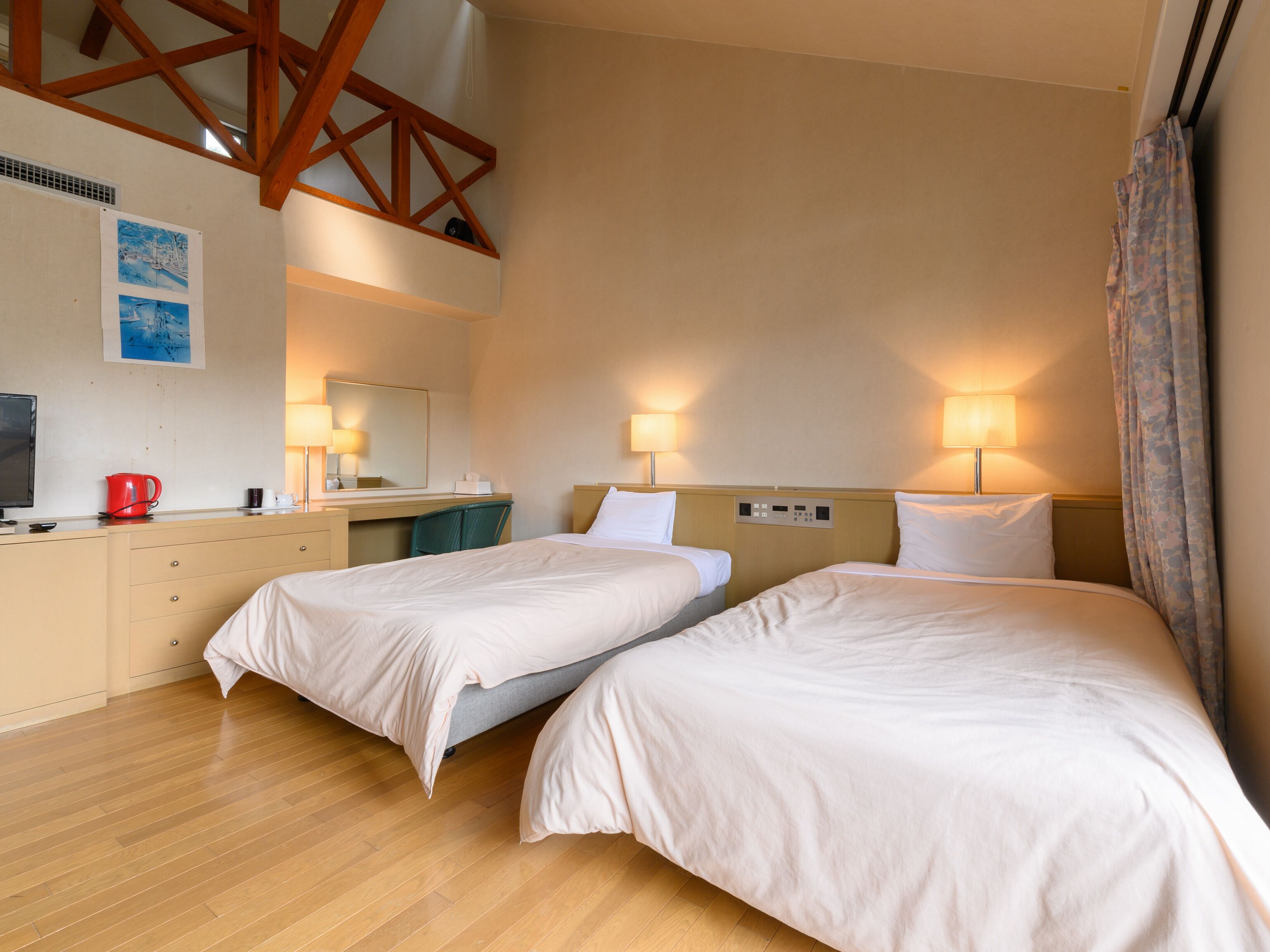 grand room, non smoking | 1 bedroom, in-room safe, desk, free wifi