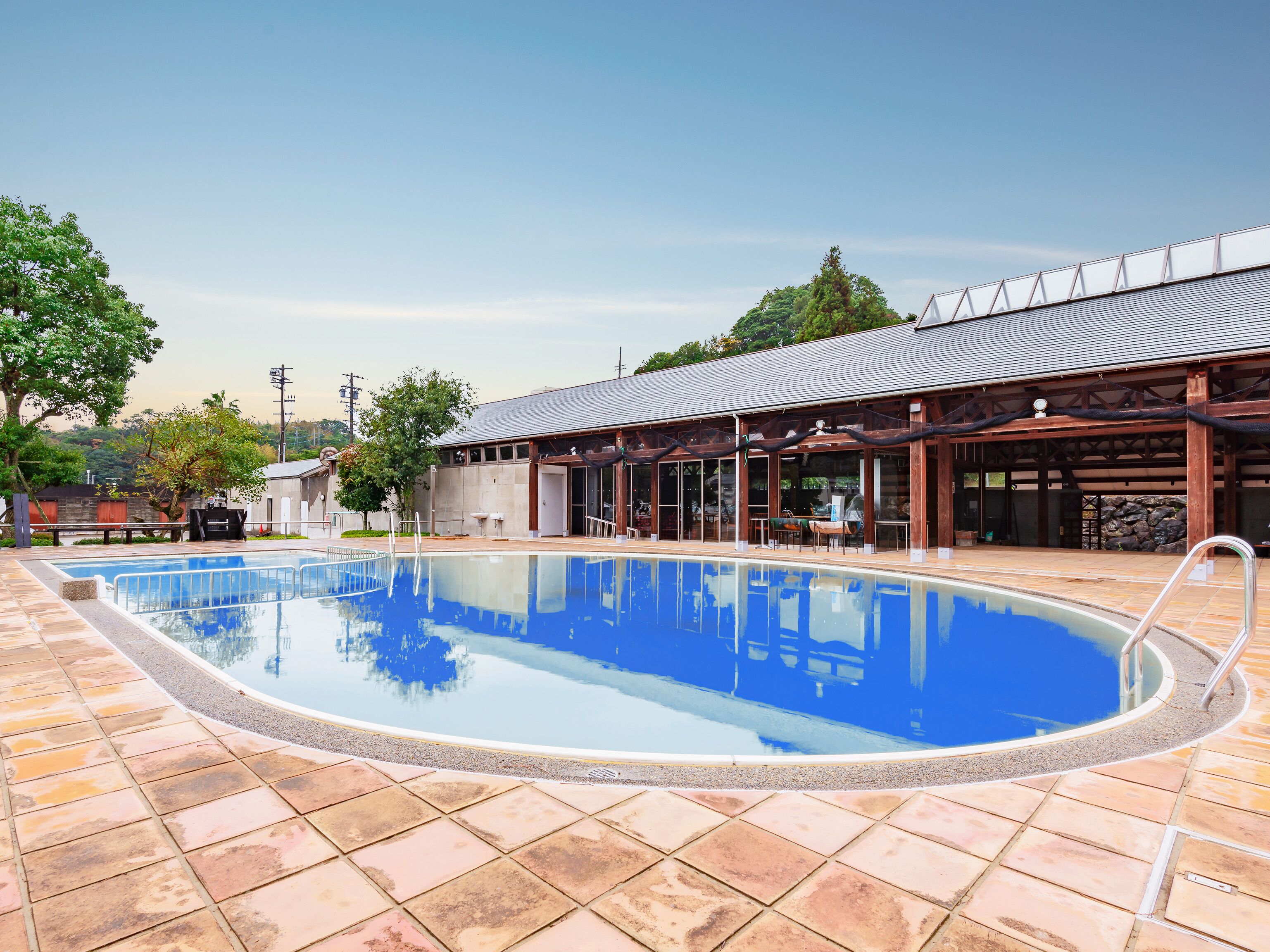 seasonal outdoor pool