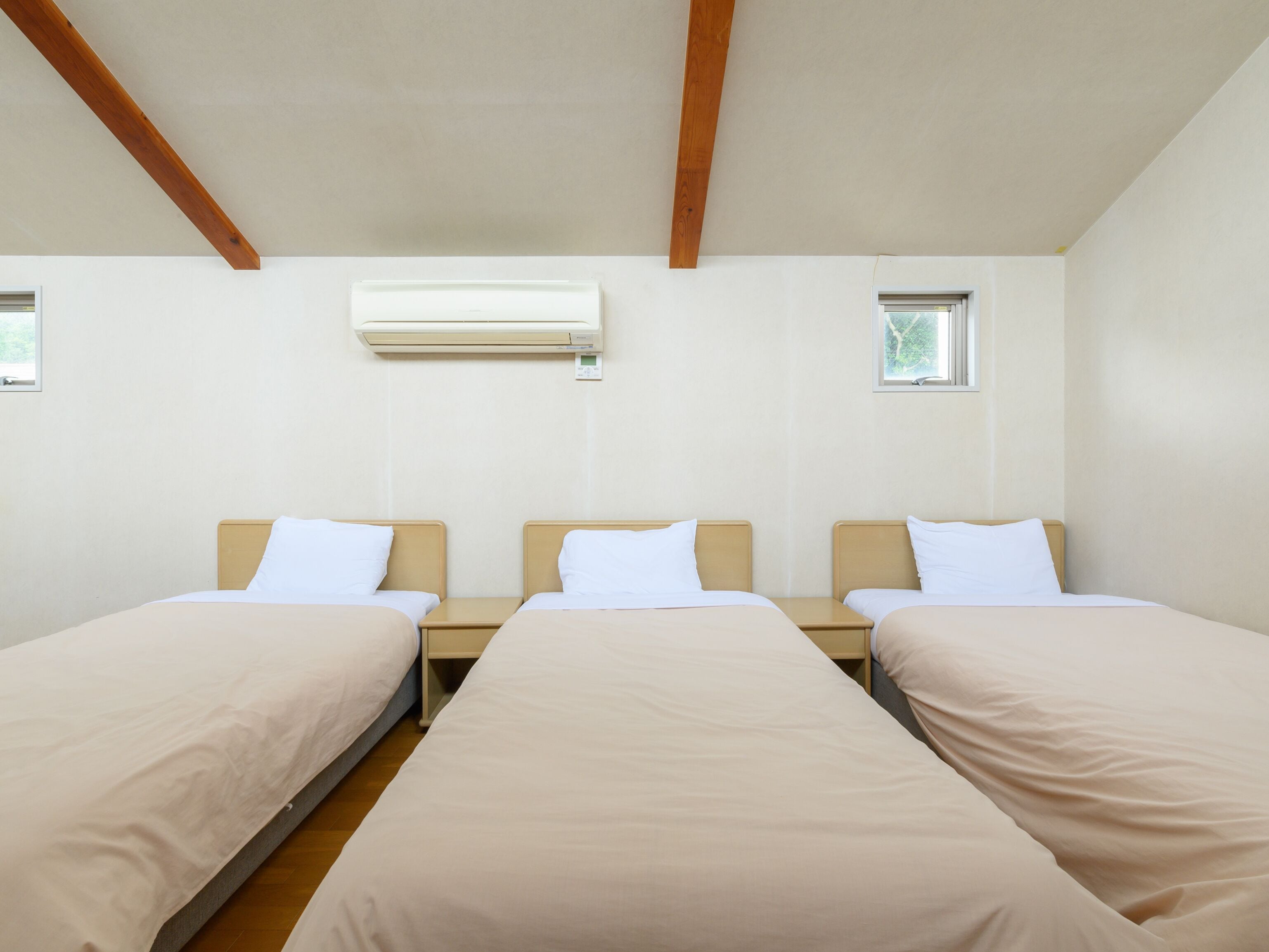 grand room, non smoking | 1 bedroom, in-room safe, desk, free wifi