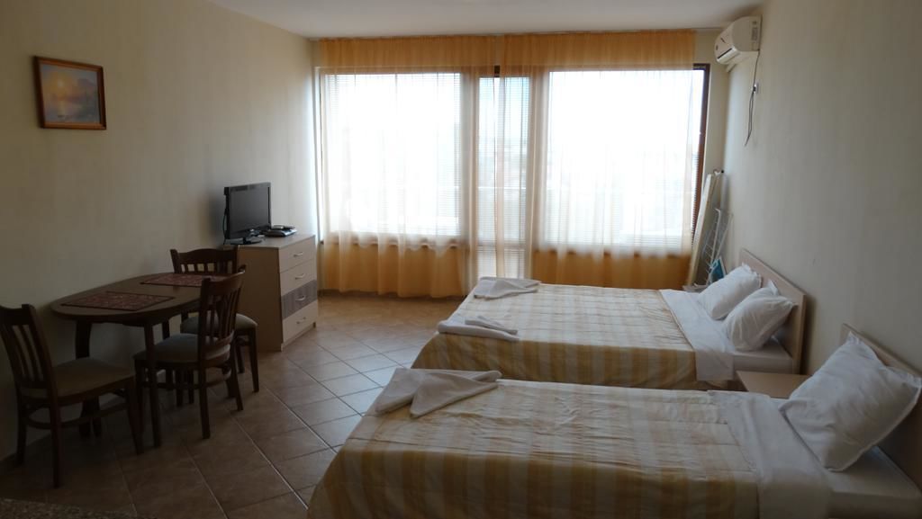 studio, balcony | iron/ironing board, cots/infant beds, free wifi, bed sheets