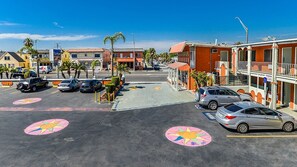 ที่จอดรถฟรี