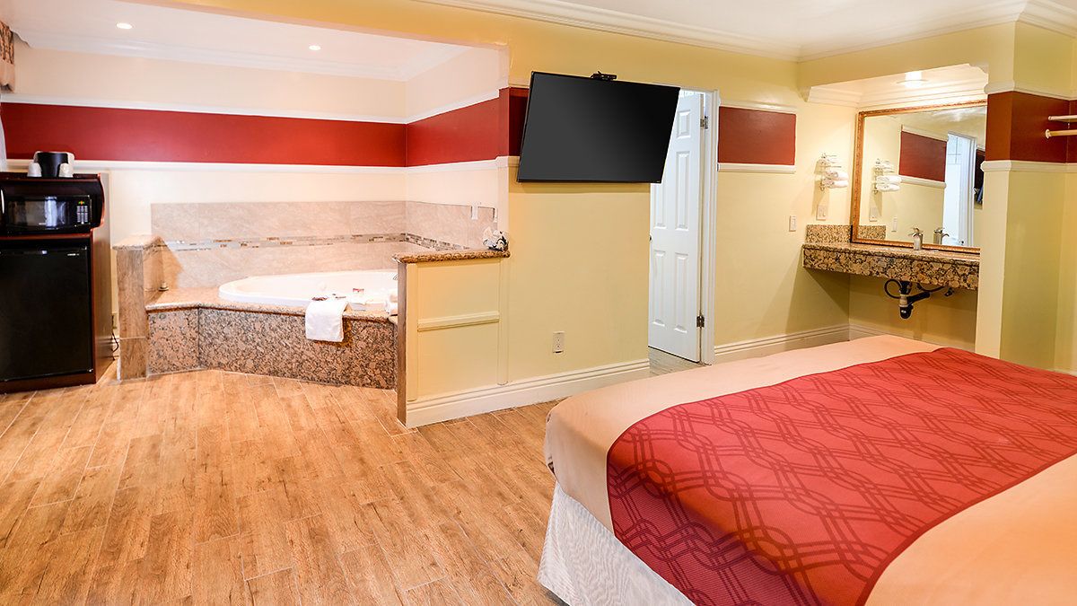 高级房, 1 张特大床, 无烟房, 按摩浴缸 | 按摩浴缸