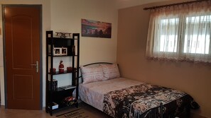 Comfort Loft, 1 Bedroom, Kitchenette | 1 bedroom, in-room safe, desk, soundproofing