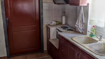 Romantic Penthouse, 1 Bedroom, Kitchenette, City View | Private kitchenette