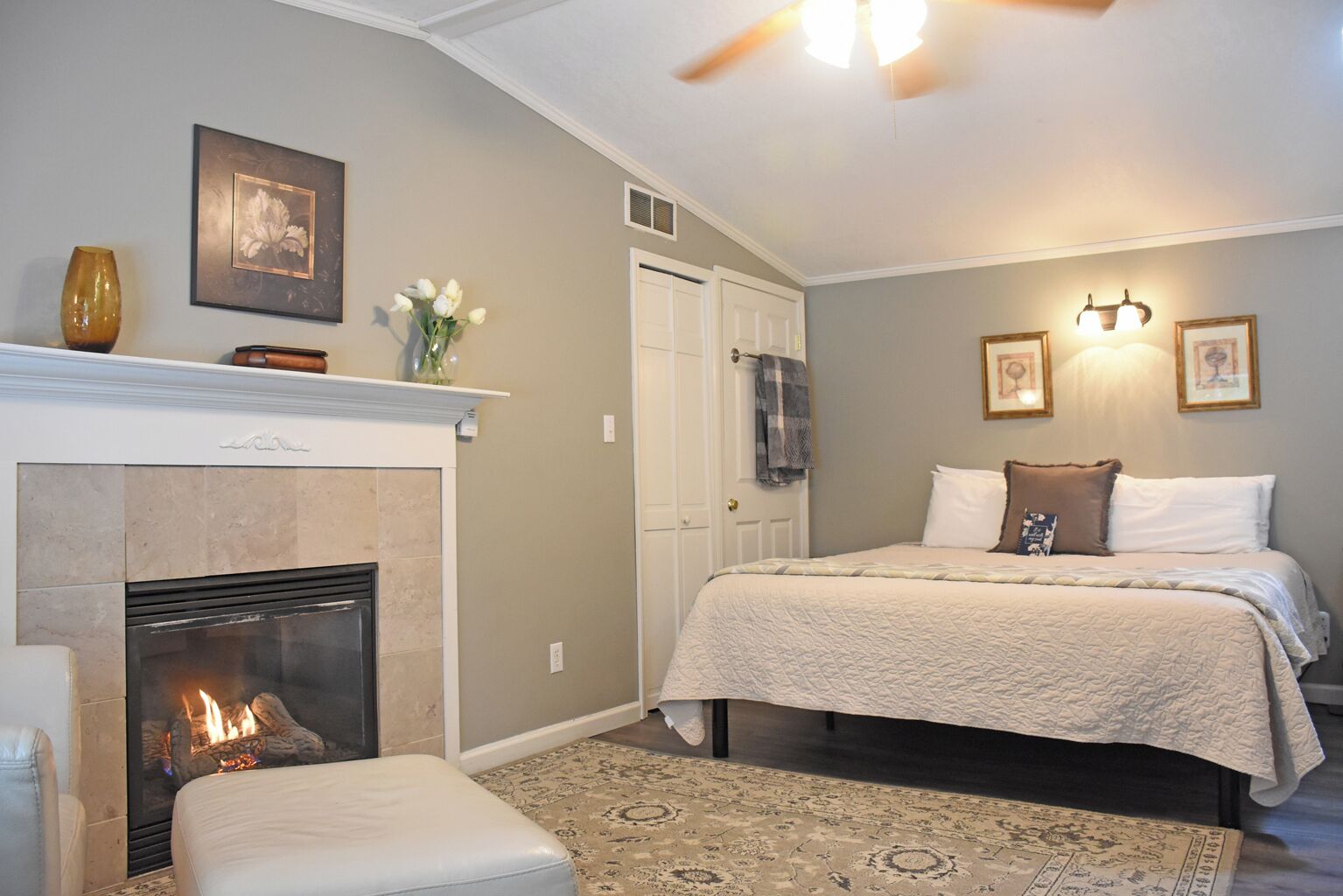 Deluxe Suite, 1 King Bed, Jetted Tub, Golf View | Egyptian cotton sheets, individually decorated, individually furnished