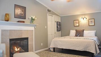 Deluxe Suite, 1 King Bed, Jetted Tub, Golf View | Egyptian cotton sheets, individually decorated, individually furnished