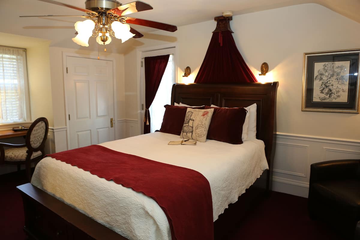 Egyptian cotton sheets, individually decorated, individually furnished