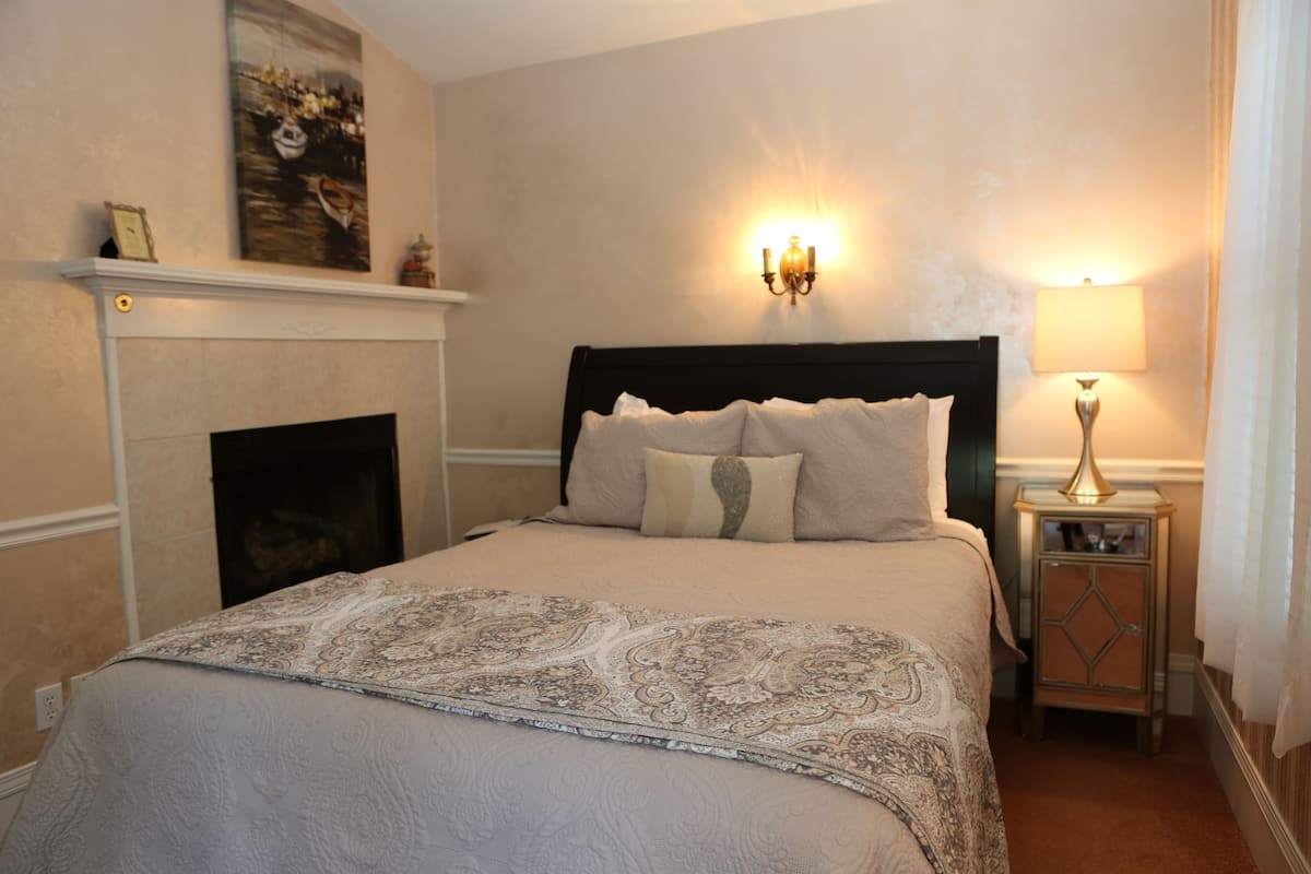 Egyptian cotton sheets, individually decorated, individually furnished