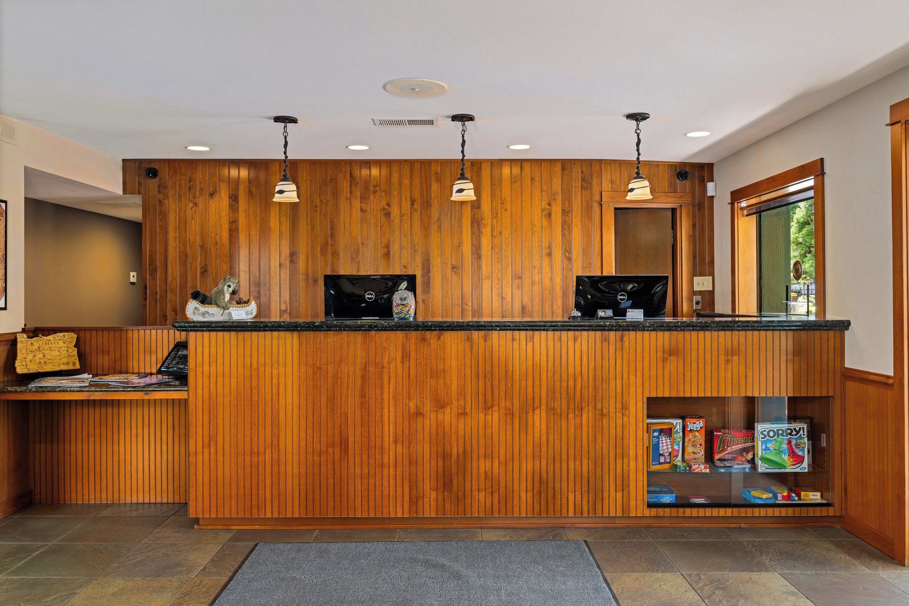 Check-in/check-out kiosk