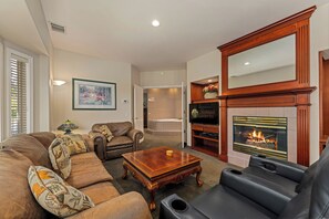 Living area - Redwood Garden Inn (Grants Pass)