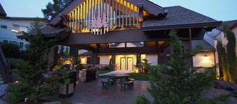 Redwood Garden Inn
