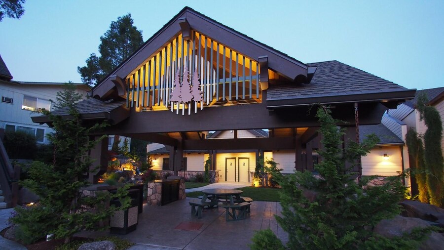 Redwood Garden Inn