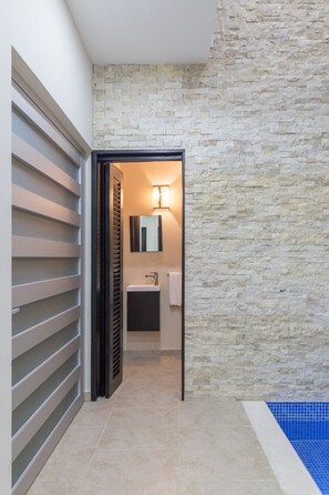 Classic House, 3 Bedrooms, Pool View | Bathroom | Shower, rainfall showerhead, hair dryer, towels - Meso Maya (Tulum)