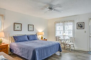 5 bedrooms, iron/ironing board, WiFi, bed sheets
