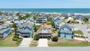 A coastal residential area with houses featuring balconies and a view of the ocean. - Dolphin Waves: Oceanside, Private Pool & Spa, Close to Beach, Quiet Neighborhood (Nags Head)