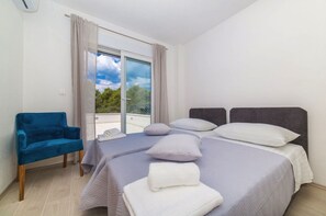 6 dormitorios, tabla de planchar con plancha, wifi y ropa de cama