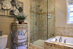 Free toiletries, hair dryer, towels - Colonial-Style 'Warwick Retreat' - 1 Hour to NYC! (Monroe)