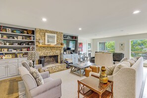 TV, fireplace, DVD player, books - 'Arcade Cove' - Renovated Lake Martin Home w/ Dock (Eclectic)