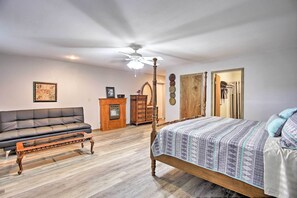 3 bedrooms, iron/ironing board, Internet, bed sheets - Quiet Clayton Home w/ Mountain Views 4 Mi to Lake! (Clayton)