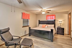 3 bedrooms, iron/ironing board, Internet, bed sheets - Quiet Clayton Home w/ Mountain Views 4 Mi to Lake! (Clayton)