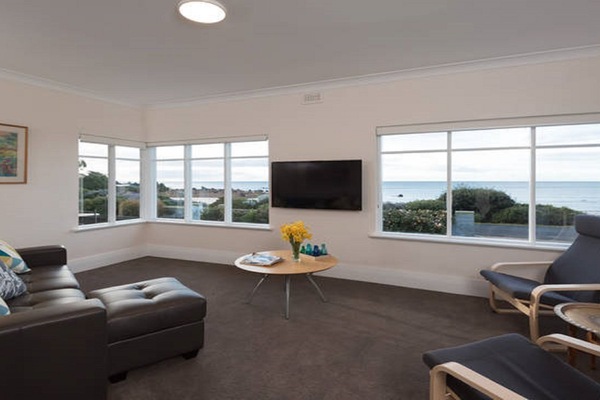 Lounge overlooking ocean.