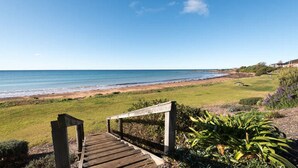 På stranden