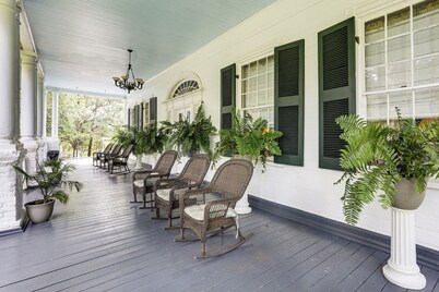 Historic 5,400-Sq-Ft Woodville Estate w/ Pool