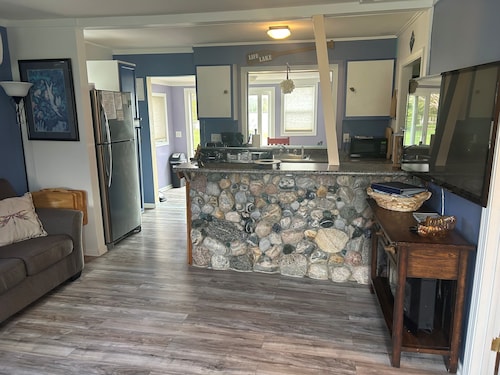 Waterfront cottage in Elk Rapids on Bass Lake. Firepit, dog ok