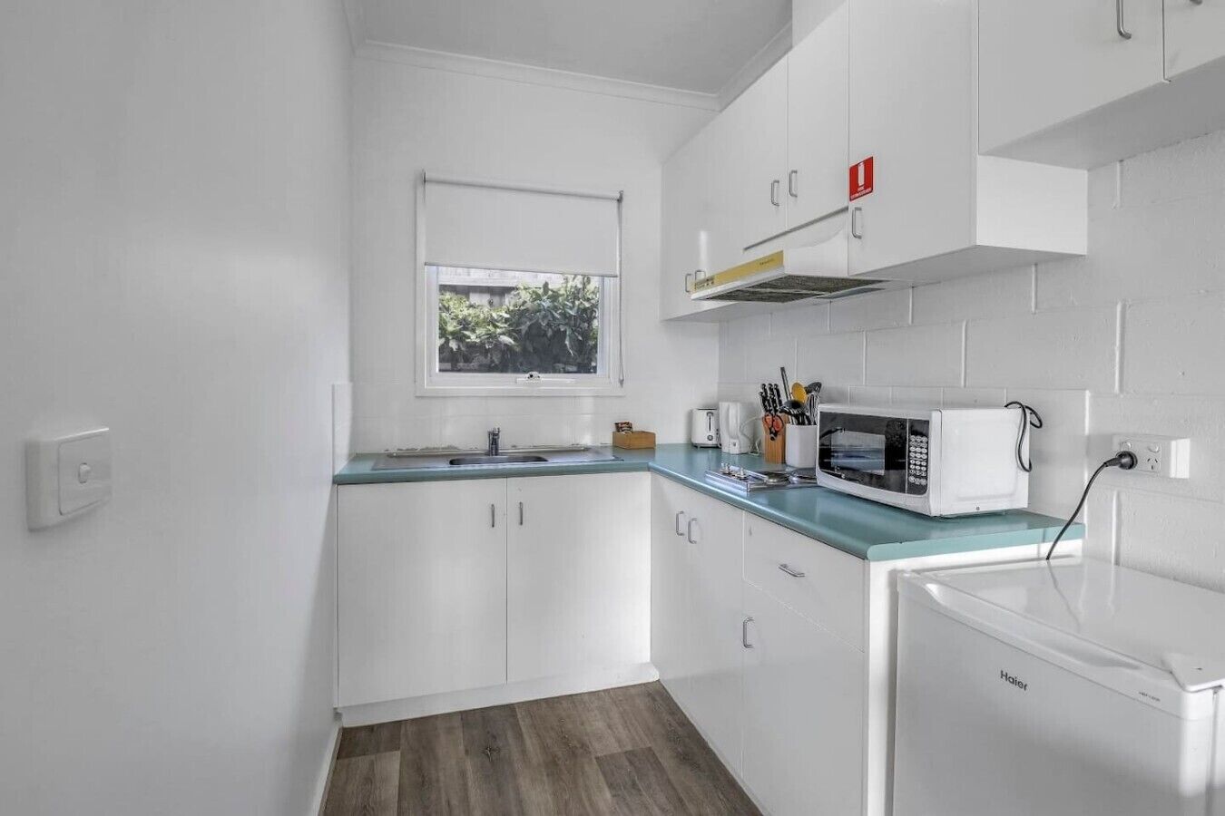 Kühlschrank, Mikrowelle, Herdplatte, Toaster