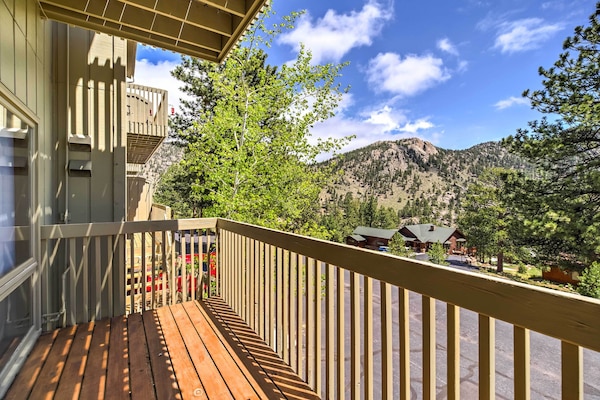 Estes Park Vacation Rental | 3BR | 3.5BA | 1,770 Sq Ft | Stairs Required
