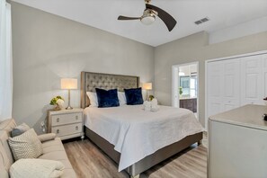 4 habitaciones, tabla de planchar con plancha y cuna de viaje