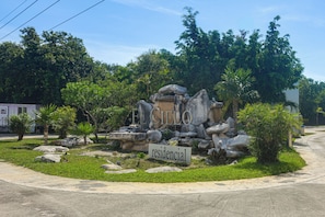 A residential area with a stone structure, a sign reading 'residential,' and surrounding greenery. - 1 Mi to Beach: Luxe Playa Del Carmen Home w/ Pool (Playa Del Carmen)