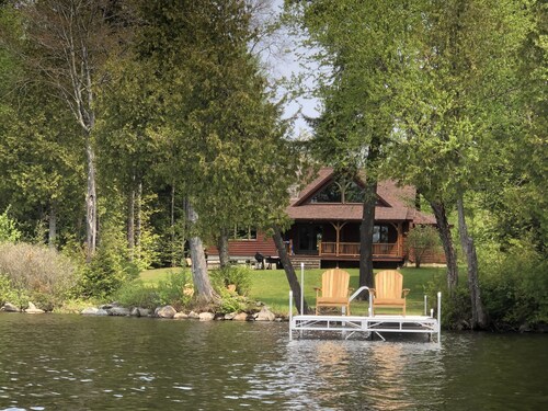 Beautiful, Peaceful Lakefront Home in woods. Canoe, Kayaks, ATV trail access.