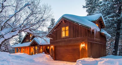 Yksityinen ja rauhallinen, Streamside, Mtn Views, Lapsiystävällinen, erillinen vierashuone