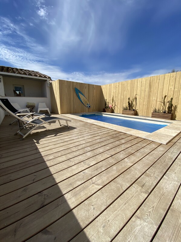 Outdoor pool, a heated pool