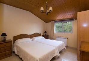 3 bedrooms, iron/ironing board, travel crib, WiFi