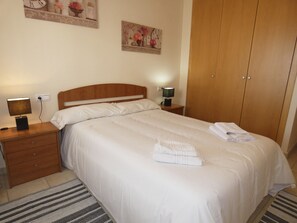 2 bedrooms, iron/ironing board, free WiFi, bed sheets