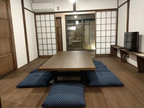 Private Vacation Home | Living room - Komatsucho 11-41 (Kyoto)