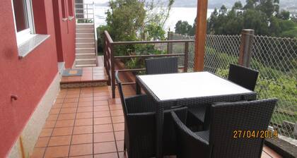 Bueu: apartment/ flat - 3 rooms - 2/4 personsHouse with garden