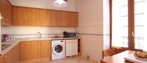 Stovetop, dishwasher, coffee/tea maker