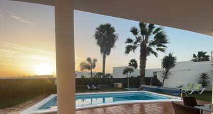 Grande villa privée indépendante, WIFI GRATUIT, chaßnes de télévision britanniques