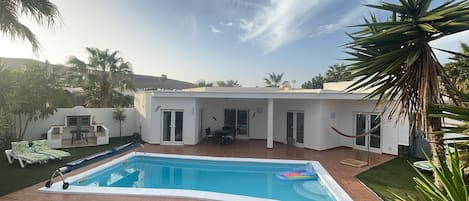 室外游泳池,恒温泳池