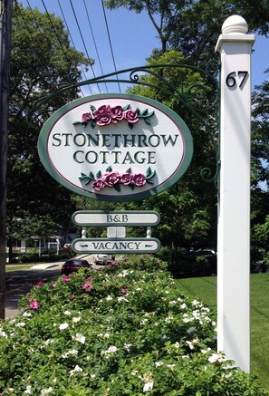 Vista frontal de la propiedad