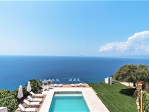 Außenpool, beheizter Pool, Liegestühle