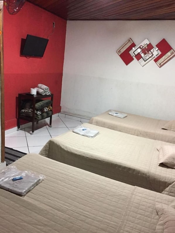 1 camera, ferro/asse da stiro, Wi-Fi gratuito, lenzuola