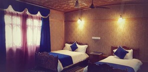 Deluxe Double Room, Non Smoking | Premium bedding, in-room safe, rollaway beds, free WiFi - Appollo eleven group of houseboats (Srinagar)