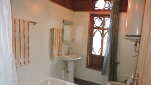 A bathroom with a bathtub, sink, and toilet. - Appollo eleven group of houseboats (Srinagar)