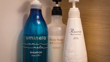 Double Room, 3rd Floor | Bathroom amenities | Combined shower/tub, deep soaking tub, free toiletries, hair dryer